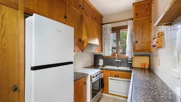 Frigorífico, microondas, horno y lavavajillas