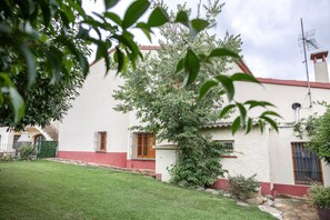 Exterior - Rural House 'La Caseta' with Mountain Views, Wi-Fi, and Air Conditioning (l' Ametlla Del Valles)