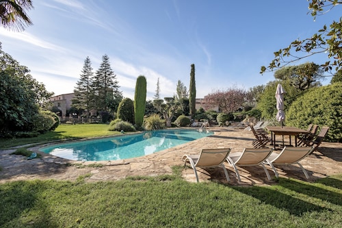 Villa 'La Masia' with Mountain View, Private Pool and Wi-Fi