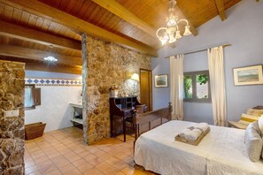 9 bedrooms, free WiFi, bed sheets