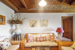 TV, fireplace, DVD player