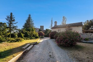 Property grounds - Country House 'Casa Romaní' with Mountain View, Shared Pool and Wi-Fi (El Bruc)