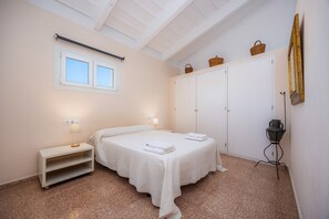 1 bedroom, iron/ironing board, free WiFi, bed sheets - Apartment 'Can Claret' with Balcony, Wi-Fi and Air Conditioning (Felanitx)