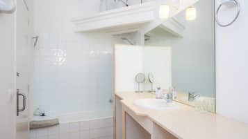 Doccia, asciugacapelli, asciugamani