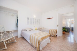 2 habitaciones, tabla de planchar con plancha y wifi gratis 