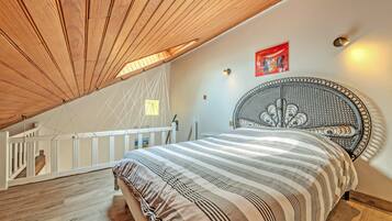 1 bedroom, free WiFi, bed sheets