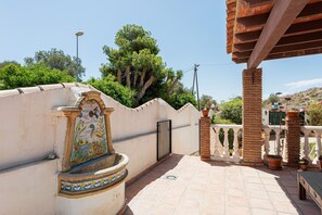 Property grounds - Holiday Home 'Casa Del Golf - 10 Minutes on Foot' with Mountain View, Private Pool and Wi-Fi (Málaga)