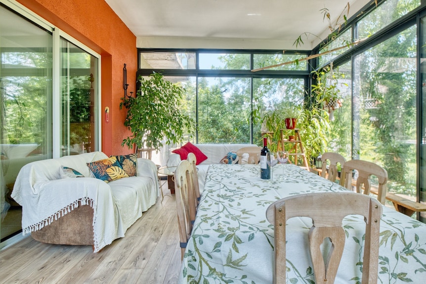 Deux Chambres Avec Cuisine Entièrement éQuipée Et Vérandas. - Ribérac