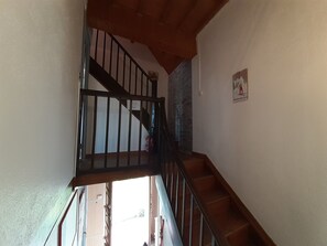 Interior - Holiday Home '111 Val D'Azun - Gîte 6 Voyageurs' with Mountain View, Private Terrace and Wi-Fi (Arrens-Marsous)