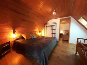 3 bedrooms, iron/ironing board, free WiFi, bed sheets - Holiday Home '111 Val D'Azun - Gîte 6 Voyageurs' with Mountain View, Private Terrace and Wi-Fi (Arrens-Marsous)