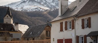 Holiday Home '111 Val D'Azun - Gîte 6 Voyageurs' with Mountain View, Private Terrace and Wi-Fi