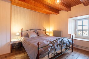 3 dormitorios, tabla de planchar con plancha, wifi gratis y ropa de cama