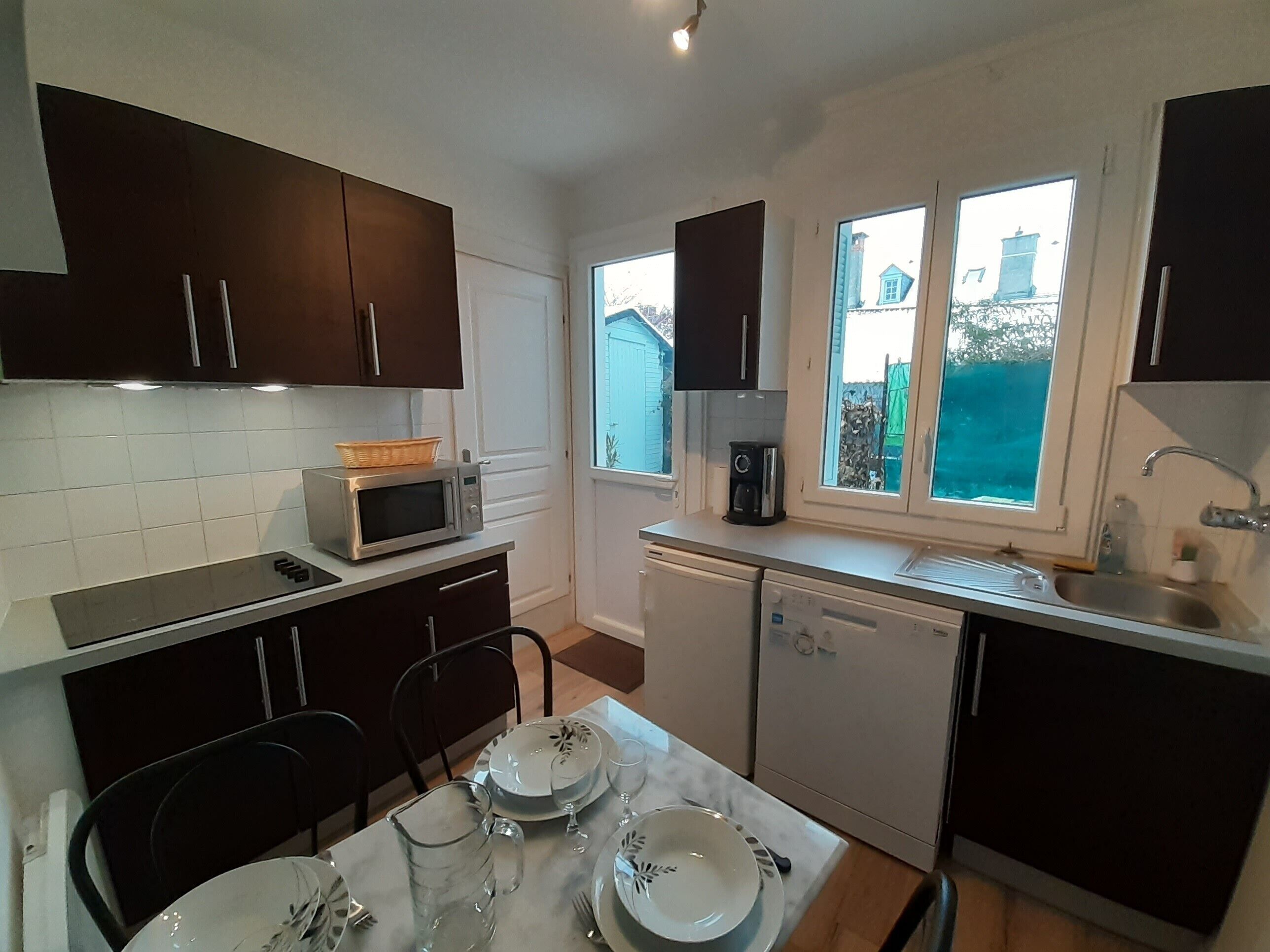 Geladeira, micro-ondas, fogão, cooktop