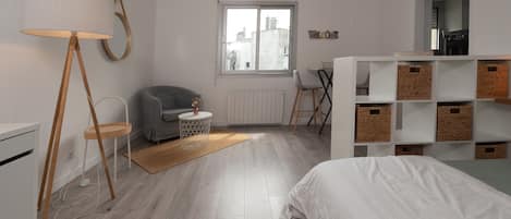 Free WiFi, bed sheets