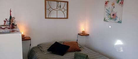 Free WiFi, bed sheets