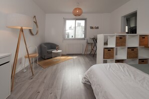 Free WiFi, bed sheets - Studio Apartment "L'Urban studio Laundry facilities included" (Vannes)