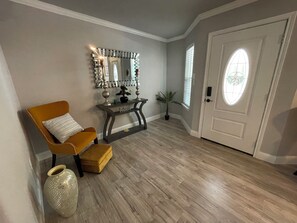 Interior - Delightful 4-bedroom house in Coldspring with AC, WiFi (Coldspring)