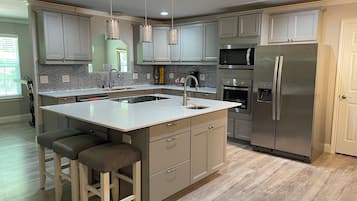 Cookware/dishes/utensils