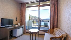 TV - Twin roompanoramic view of Mt Fuji  Lake Shoji / Minamitsurugun Yamanashi (Minamitsurugun)