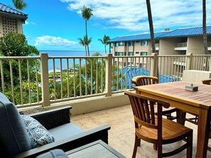 屋外ダイニングエリア