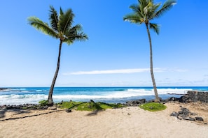 Chaises longues, serviettes de plage