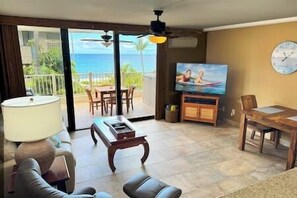 TV - Exceptional Kona Reef Condo: Full AC & Oceanfront (Kailua-Kona)