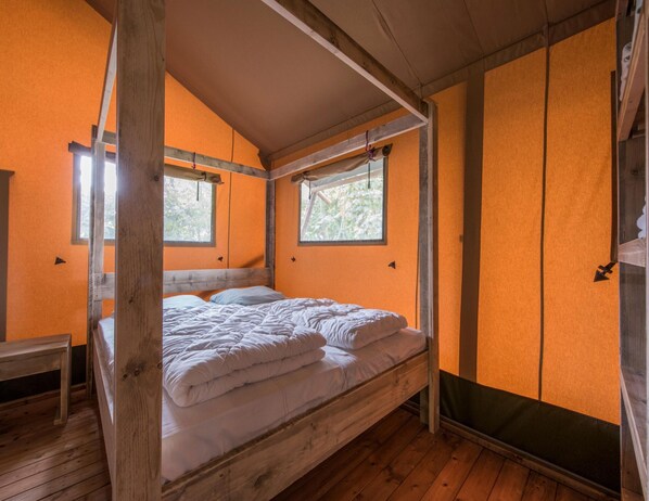Tent | 3 bedrooms, individually furnished, bed sheets - Forest Safari Tent Retreat (Mierlo)