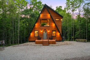 Exterior - The Redhawk | Hocking Hills (Logan)