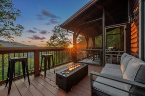 Property grounds - Stunning Views • Hot Tub • Sauna • Theater • Game Rooms • Sleep/Dine 23 •Firepit (Maggie Valley)