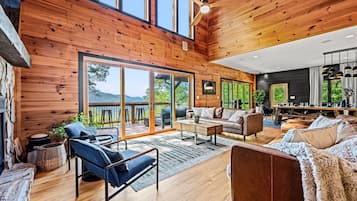 Älytelevisio, takka, videopelejä, pöytäjalkapallopöytä