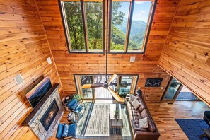 Smart TV, fireplace, video games, foosball - Stunning Views • Hot Tub • Sauna • Theater • Game Rooms • Sleep/Dine 23 •Firepit (Maggie Valley)