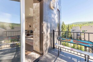 Terrace/patio - Walk to Village | Modern Hideaway (Winter Park)