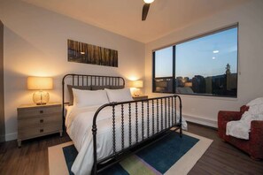 3 chambres, fer et planche à repasser, Wi-Fi, draps fournis