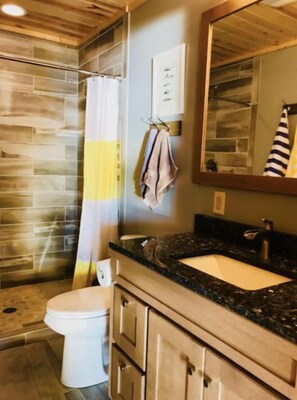 Handtücher, Seife, Shampoo, Toilettenpapier