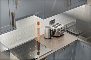 冷蔵庫、電子レンジ、コンロ、食器洗い機