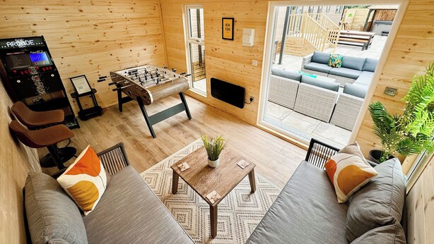 TV - Spa Sensation (Sauna & Hot Tub) (Raywell, Beverley)