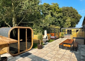 Outdoor dining - Spa Sensation (Sauna & Hot Tub) (Raywell, Beverley)