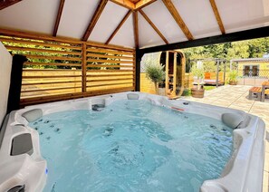 Whirlpool, Sauna, House - Spa Sensation (Sauna & Hot Tub) (Raywell, Beverley)