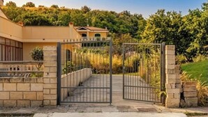A gated entrance to a property with a stone wall and a metal gate. - [ La Vie en Rose ] Between Tranquility and Movida (Sant'Angelo)