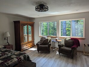 1 bedroom, free WiFi, bed sheets - Bugling Elk Bungalow: Cozy apartment with two queen beds in enchanting Packwood (Packwood)
