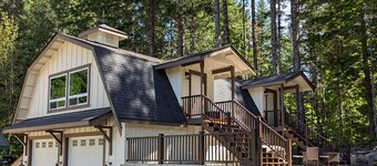 Bugling Elk Bungalow: Cozy apartment with two queen beds in enchanting Packwood