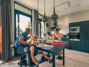Chalet | Dining - Modern Chalet Only 2 km of the Efteling (Kaatsheuvel)