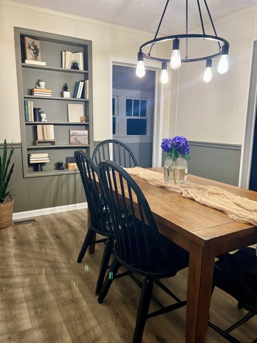 Quaint, PET-FRIENDLY cottage in downtown Bremen-games for the fam/full kitchen