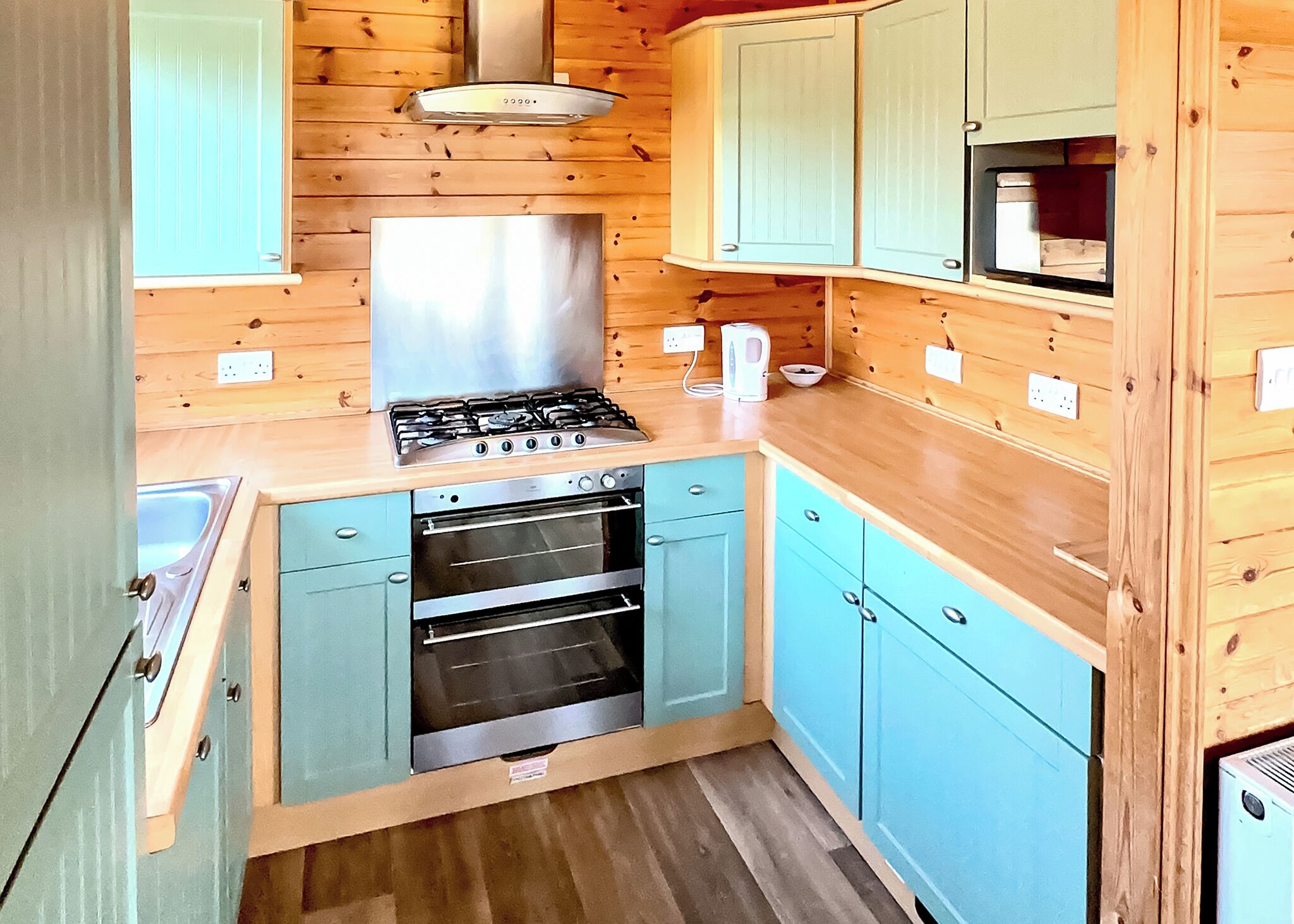 Réfrigérateur, four, plaque de cuisson, grille-pain