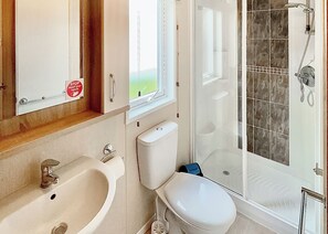 Bathroom - 2 bedroom accommodation in Hayle (Hayle)