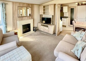 TV - 2 bedroom accommodation in Hayle (Hayle)