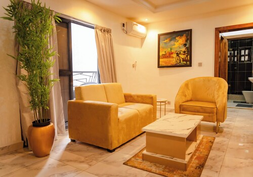 1-Bed Flat - Lekki Phase 1 - Pool - Spa - Balcony