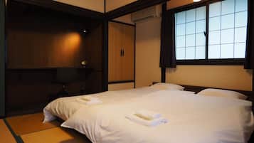 Twin Room, Non Smoking | Desk, laptop workspace, free WiFi, bed sheets