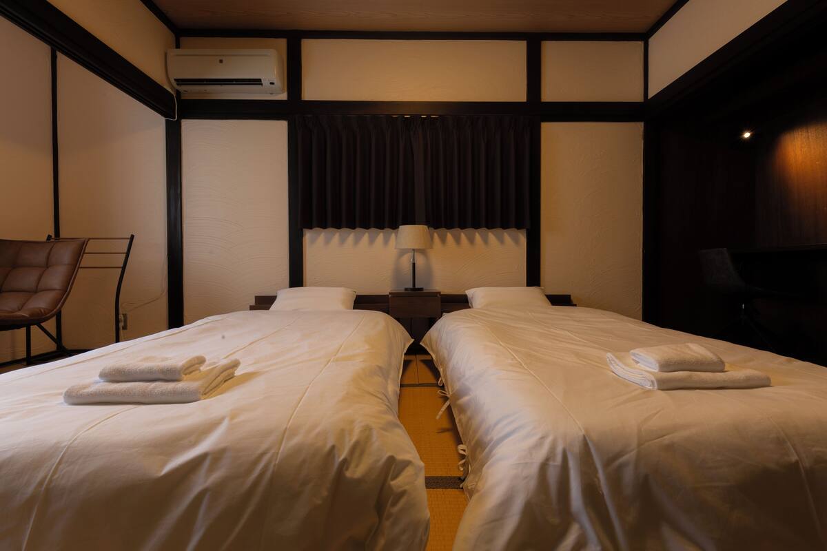 Chambre avec lits jumeaux, non-fumeurs | Bureau, espace de travail pour ordinateur portable, Wi-Fi gratuit