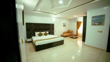 1 habitación, tabla de planchar con plancha, wifi y ropa de cama